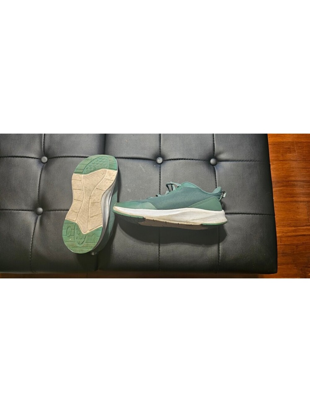 Mens size 6 sneaker